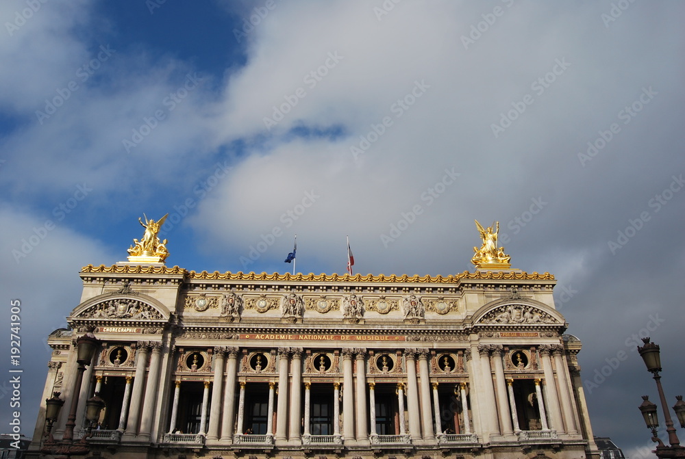 Fototapeta premium church, cathedral, arquitecture, europe, castle, buildings, spain, france, paris, statue, clock, park, autum, 