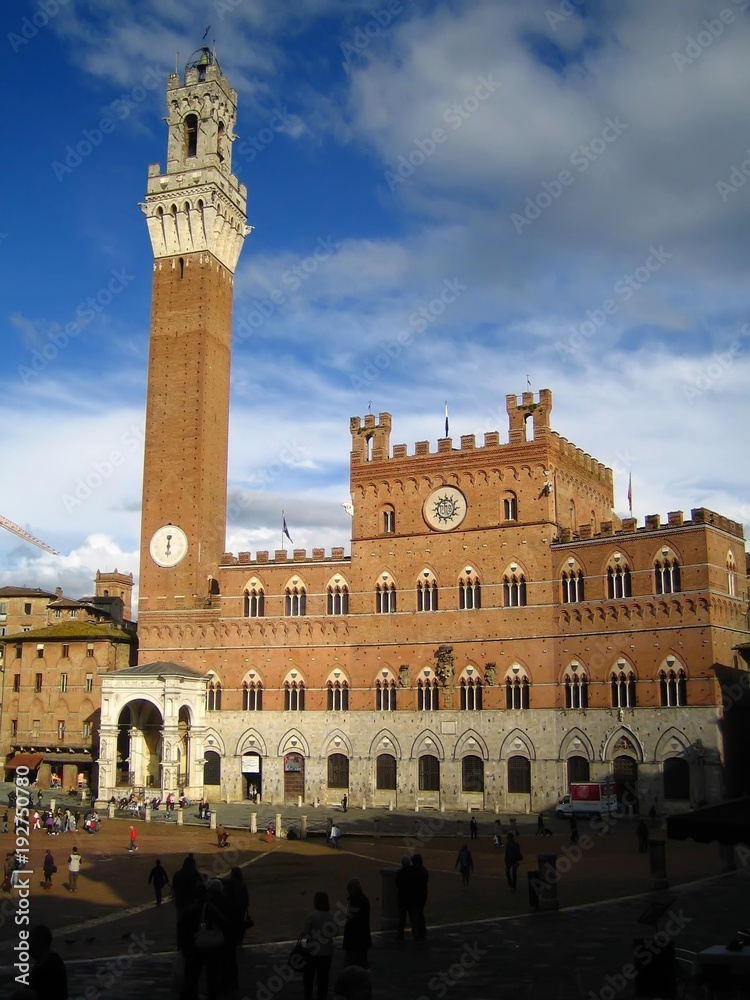 Palazzo Pubblico et Torre del Mangia à Sienne, en Toscane (Italie)