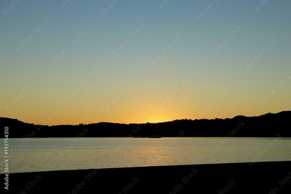 Naklejka premium Sunset colors the cloudless sky