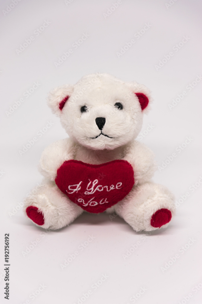 Weißer Teddybär mit roten Ich liebe Dich Herz auf weißen Hintergrund Weißer Teddybär mit roten Ich liebe Dich Herz auf weißen Hintergrund