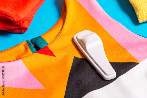 Konstfotografi shop security anti-theft sensor on bright dress