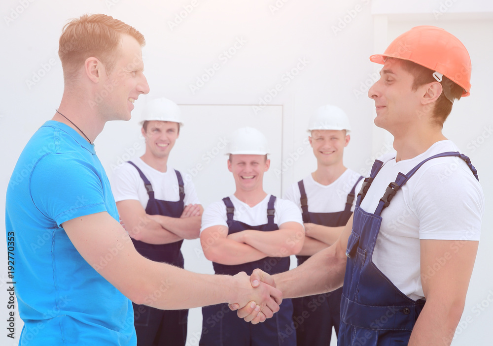 Obraz premium handshake of the architect and engineer