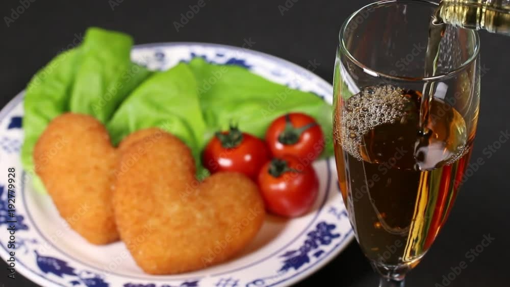 ワインを注ぐ ワインを注ぐ