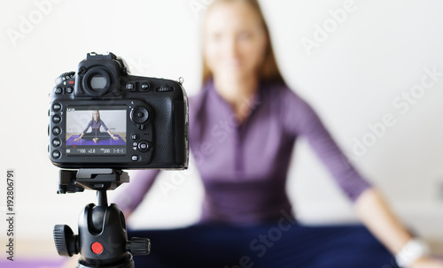 Female vlogger recording sports related broadcast at home © Rawpixel.com