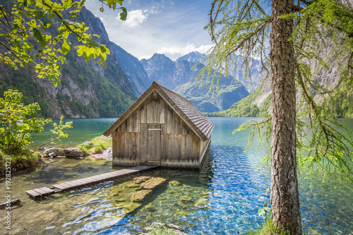 Lake Obersee with boat house in summer, Bavaria, Germany Fototapet