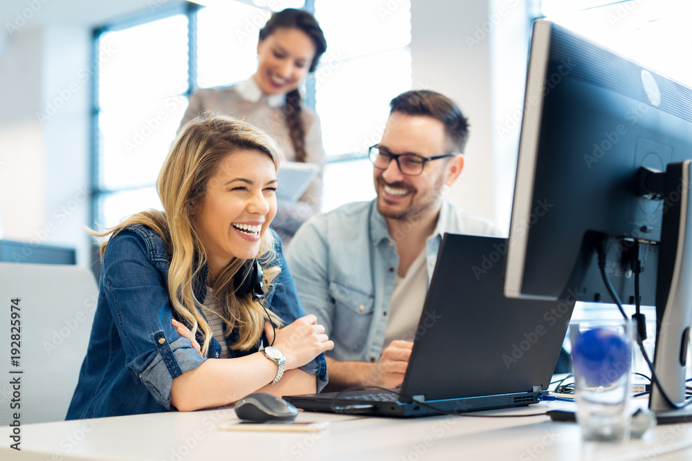 Group of business people and software developers working as a team in office - obrazy, fototapety, plakaty 