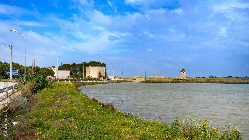 Saliny w okolicach Trapani, Sycylia, Włochy