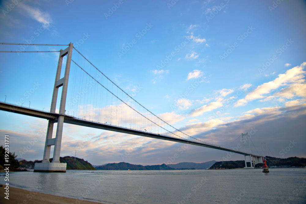 Obraz premium しまなみ海道 来島海峡大橋