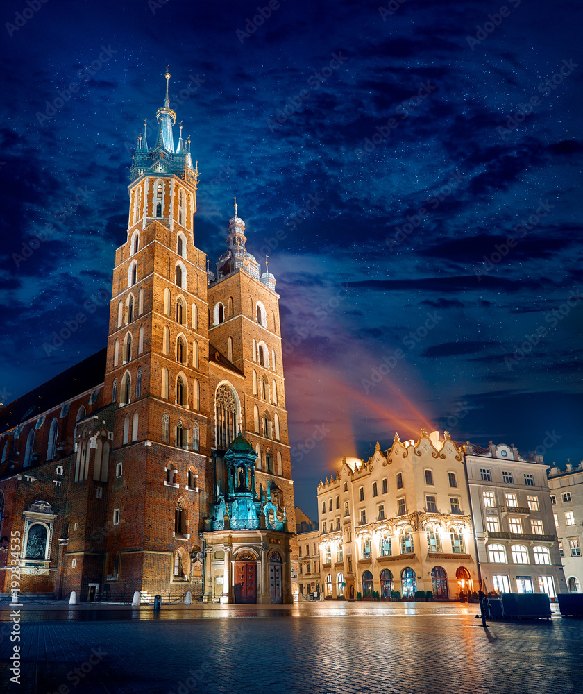 Fototapeta premium Saint Mary's Basilica famous landmark on market square in Krakow