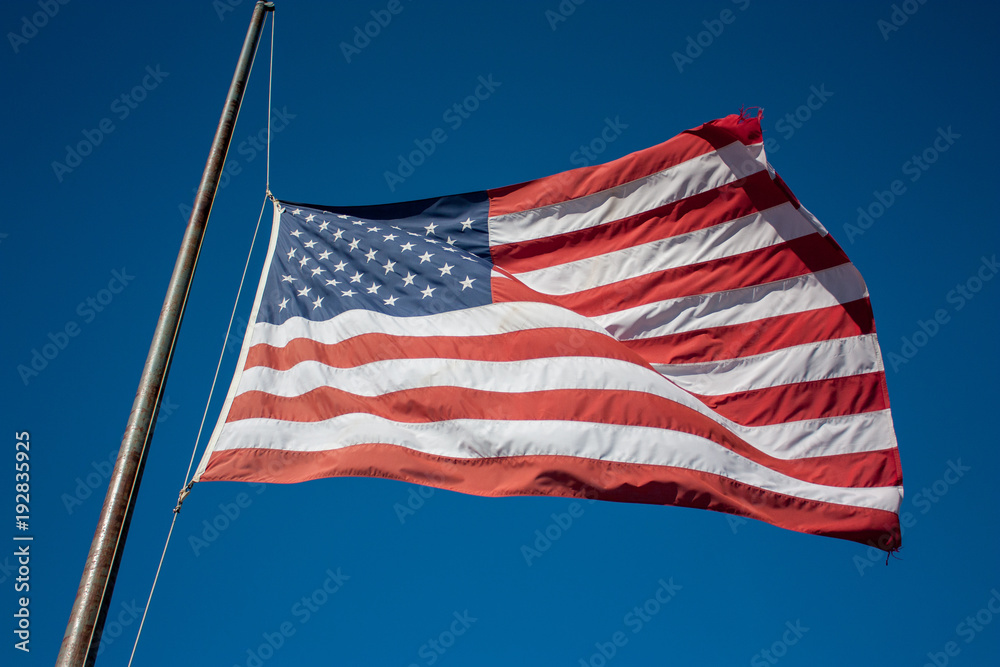 Naklejka premium American Flag Flying at Half Mast
