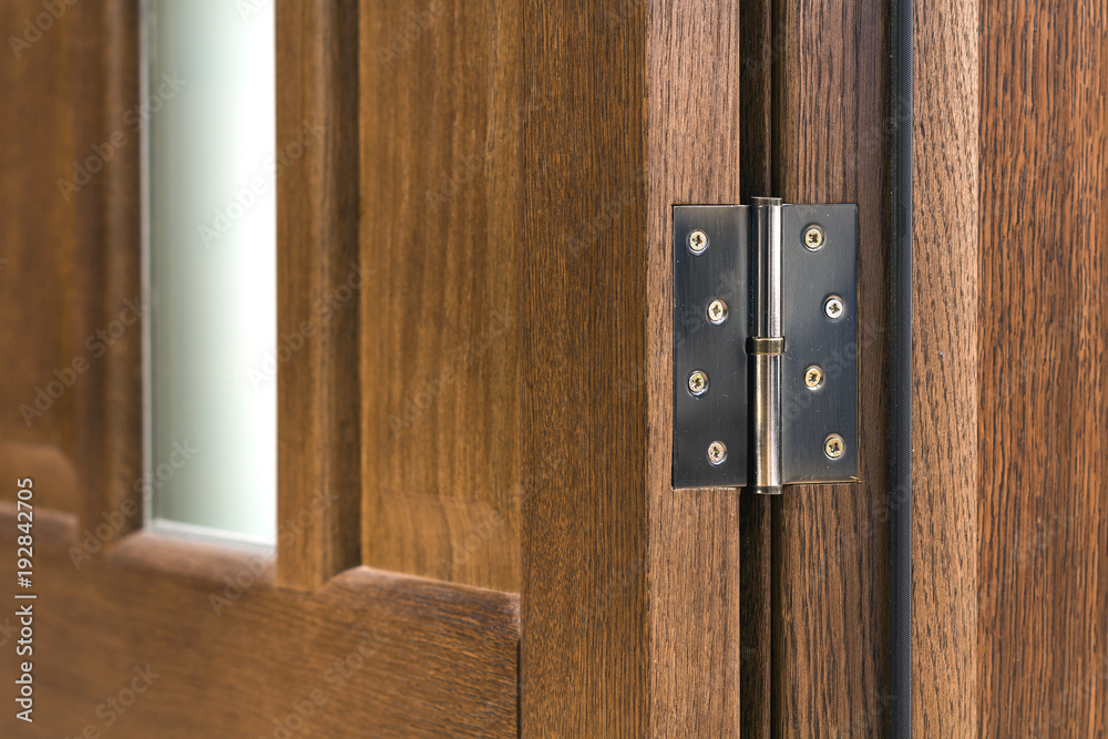 Naklejka premium Close-up detail of brown wooden door