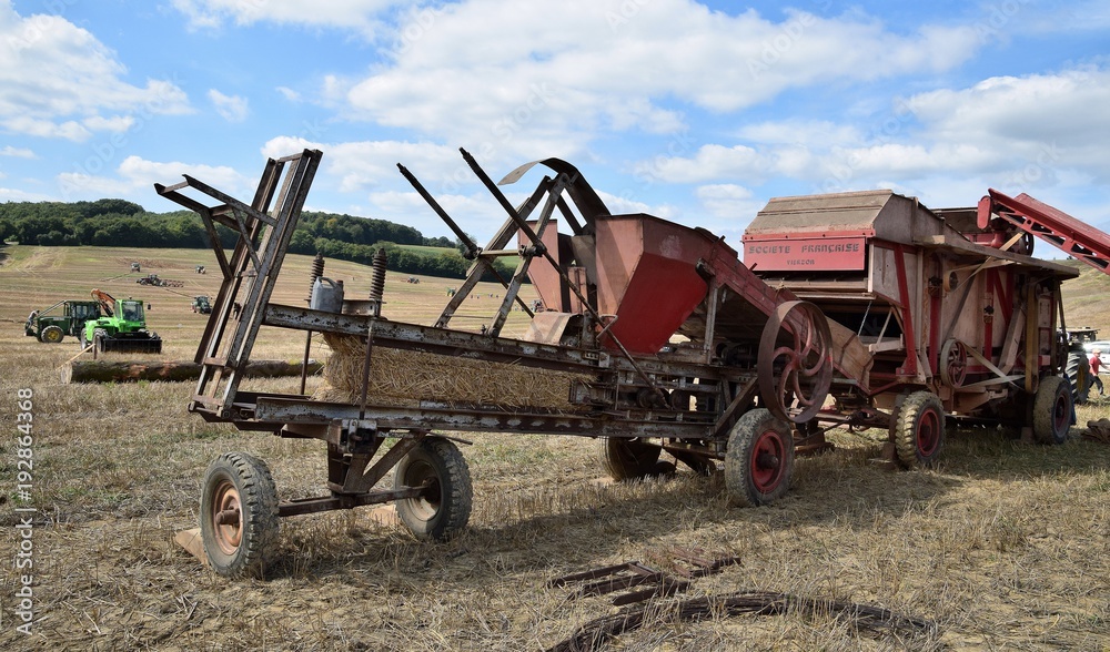 Fototapeta premium Tracteur ancien