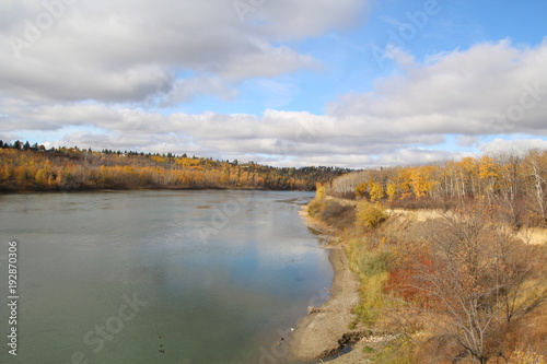Fototapeta Naklejka Na Ścianę i Meble -  Autumn Colours Along The North Saskatchewan River, Edmonton, Alberta