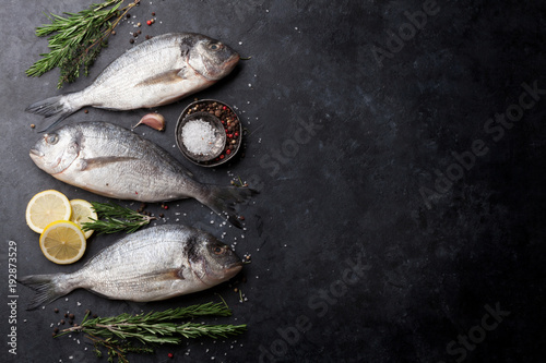 Canvas Print Raw dorado fish
