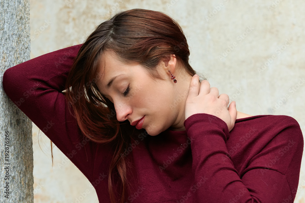 Primo piano di bella ragazza con i capelli rossi