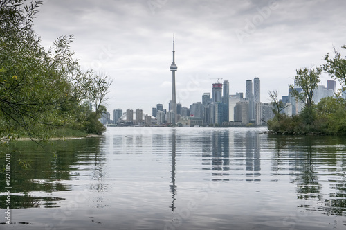 Canvas Print Skyline of Toronto City. Shadow at the sea