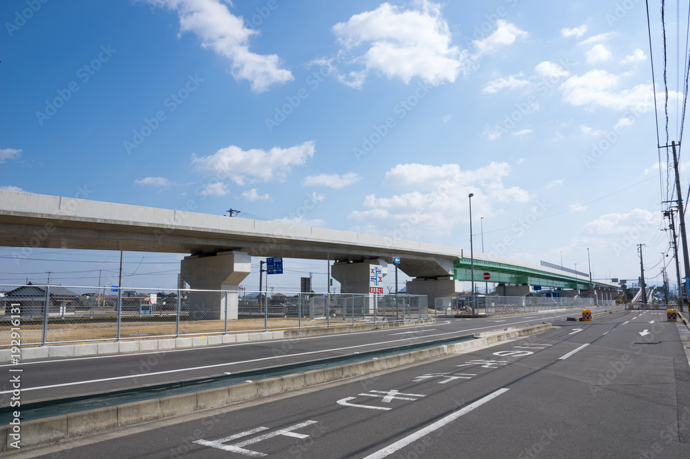高松空港アクセス道路高架部分と県道178号線 2018年2月撮影(香川県高松市西山崎町) 高松空港アクセス道路高架部分と県道178号線 2018年2月撮影(香川県高松市西山崎町)
