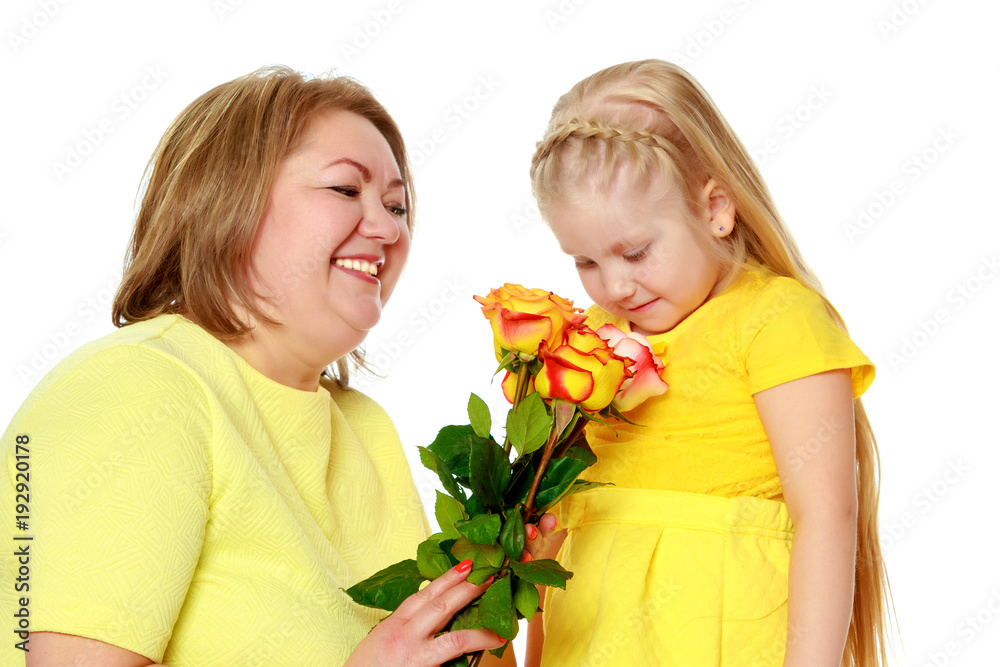 Mom and little daughter plus the size of the model, with a bouqu Mom and little daughter plus the size of the model, with a bouqu