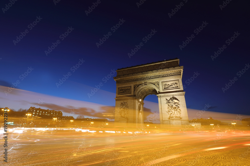 エトワール凱旋門　：　パリ、フランス