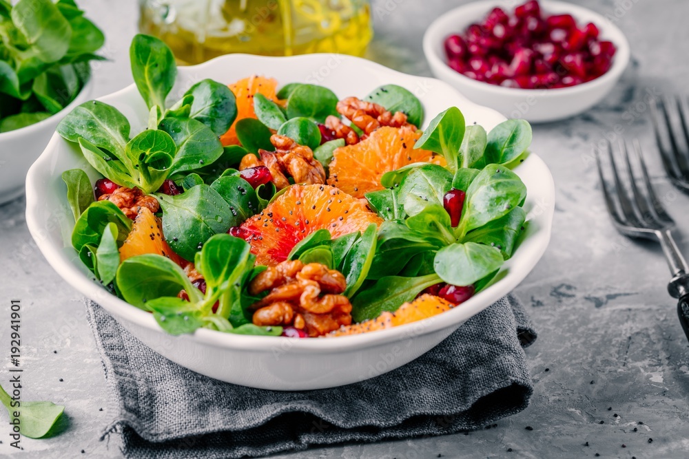 Green Lamb’s lettuce corn salad with blood oranges, walnuts, pomegranate and chia seeds Green Lamb’s lettuce corn salad with blood oranges, walnuts, pomegranate and chia seeds