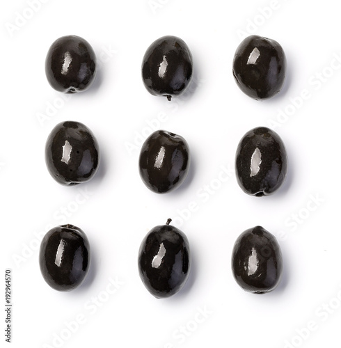 Foto The black olives  isolated