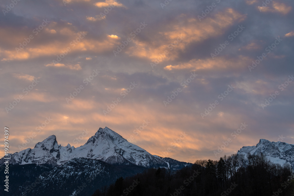 Watzmann über Berchtesgaden am Abend im Winter