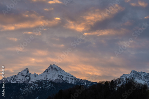 Watzmann über Berchtesgaden am Abend im Winter