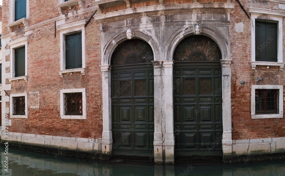 Porte sull'acqua