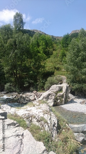 montagne ravin rivière nature randonnée rocher paysage