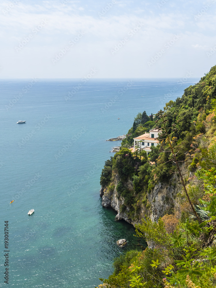 Küste mit Villen, Provinz Salerno, Halbinsel von Sorrent, Amalfiküste, Kampanien, Italien