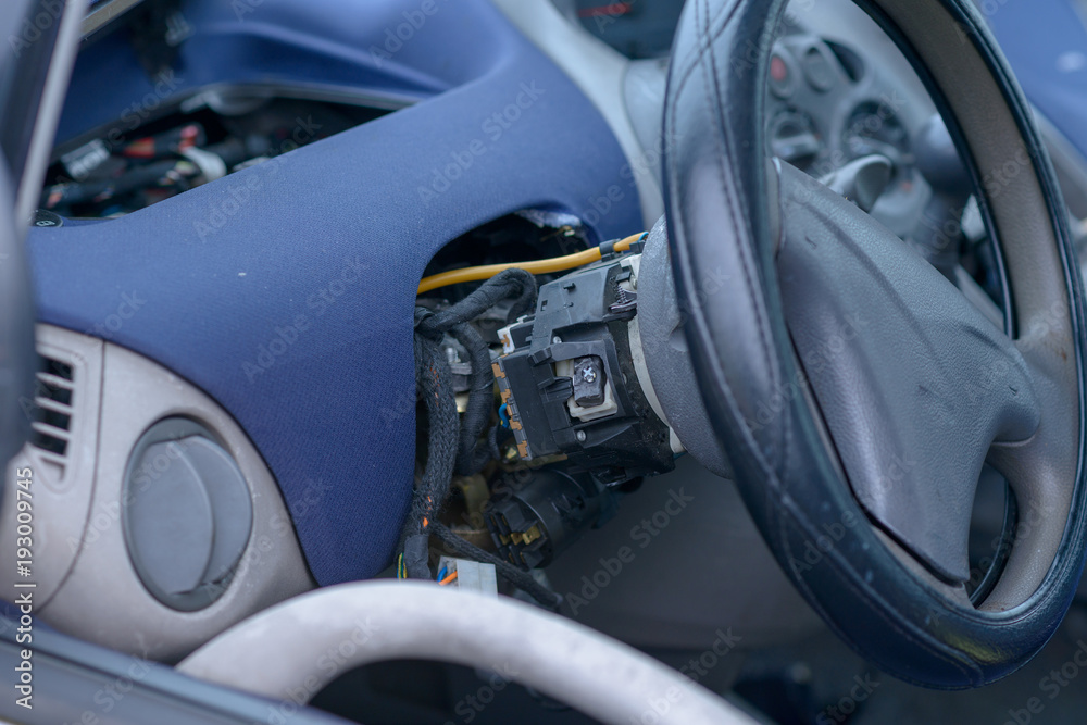 Steering wheel of a car with the cover off