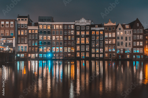 Canvas Print Amsterdam, Netherlands - Traditional dutch houses on canal in Amsterdam, Netherl