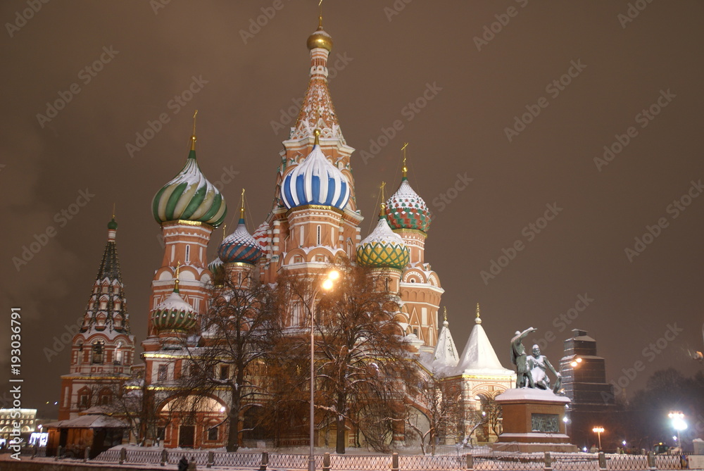 Obraz premium St. Basil's Cathedral on red square in winter time, Russia, Moscow, Maslenitsa
