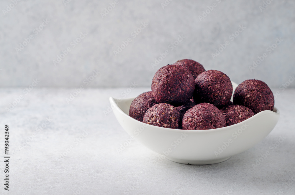 Raw energy balls with acai powder Raw energy balls with acai powder