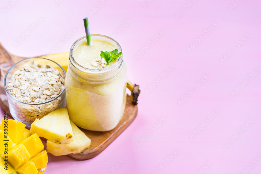 Mango, Banana, Pineapple and Oatmeal Smoothie in the Jar Mango, Banana, Pineapple and Oatmeal Smoothie in the Jar