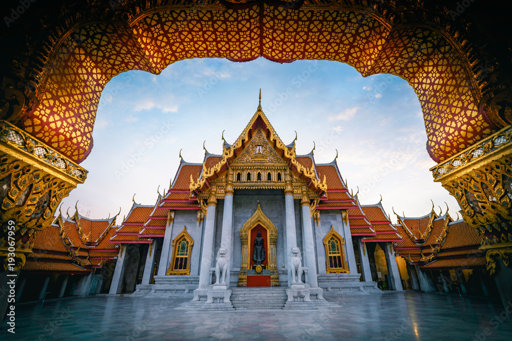 Fototapeta premium The Marble Temple, Wat Benchamabopitr Dusitvanaram Bangkok Thailand