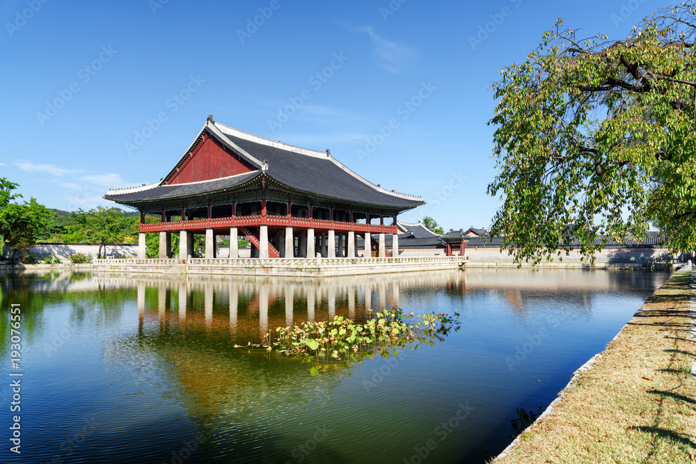 Wonderful view of Gyeonghoeru Pavilion and Gyeongbokgung Palace