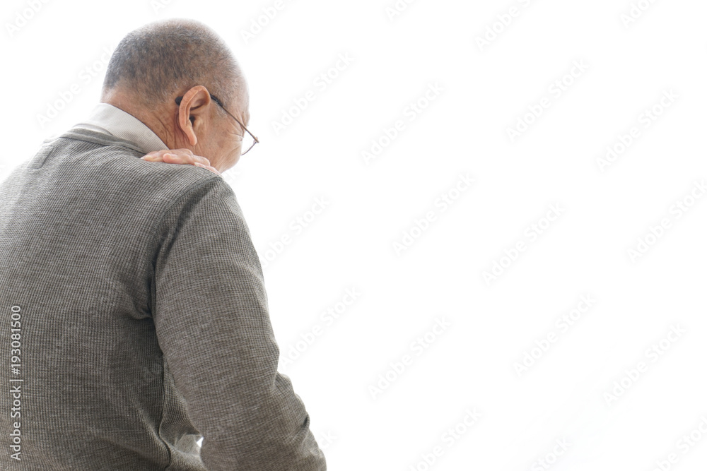 肩こりに苦しむシニア男性 肩こりに苦しむシニア男性