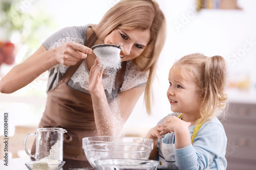 Mother and daughter prepari...