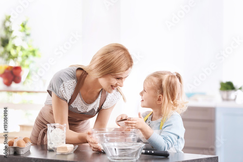Mother and daughter prepari...