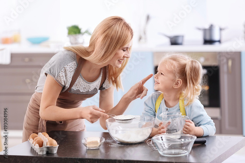 Mother and daughter prepari...
