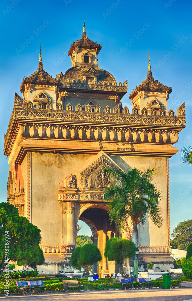 Fototapeta premium Patuxay monument in Vientiane, Laos