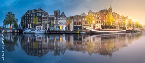 Slika na platnu River, canals and traditional old houses Amsterdam