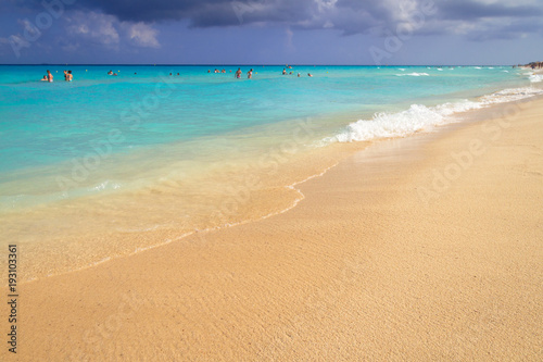 Fototapeta Naklejka Na Ścianę i Meble -  Beautiful beach at Caribbean sea in Mexico