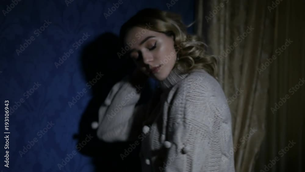 Girl is in the darkness Girl is in the darkness