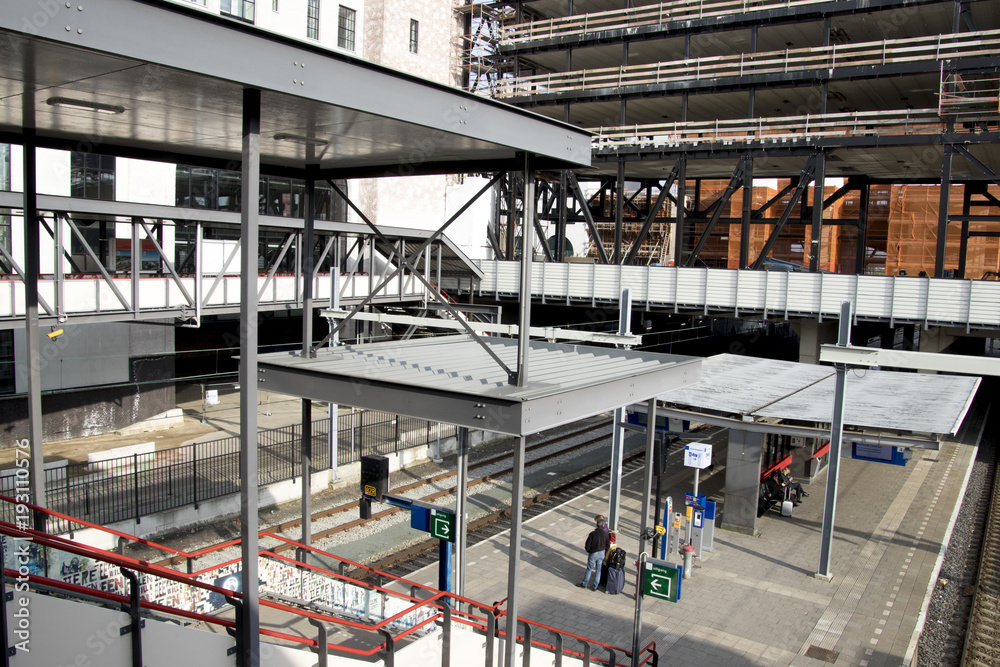 Construction of a new shopping mall anex railway station,called Maankwartier