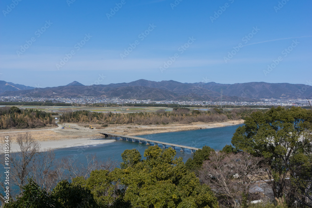 吉野川　川島潜水橋(徳島県吉野川市から撮影)