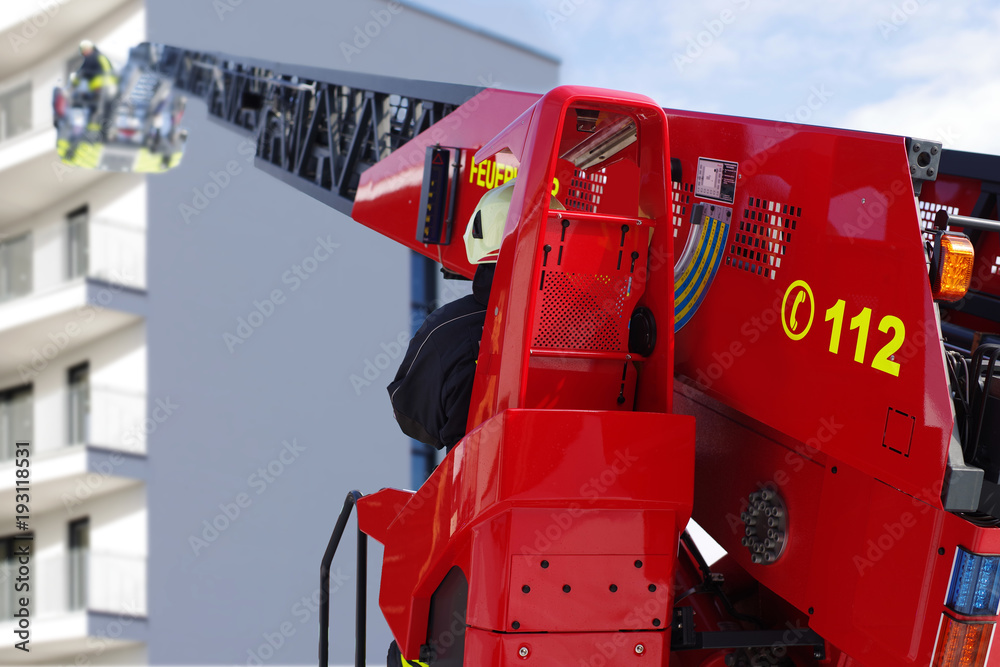 Obraz premium Einsatzwagen der Feuerwehr, Drehleiter 
