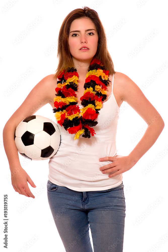 Junge Frau mit Deutschland-Blütenkette und Fußball Junge Frau mit Deutschland-Blütenkette und Fußball