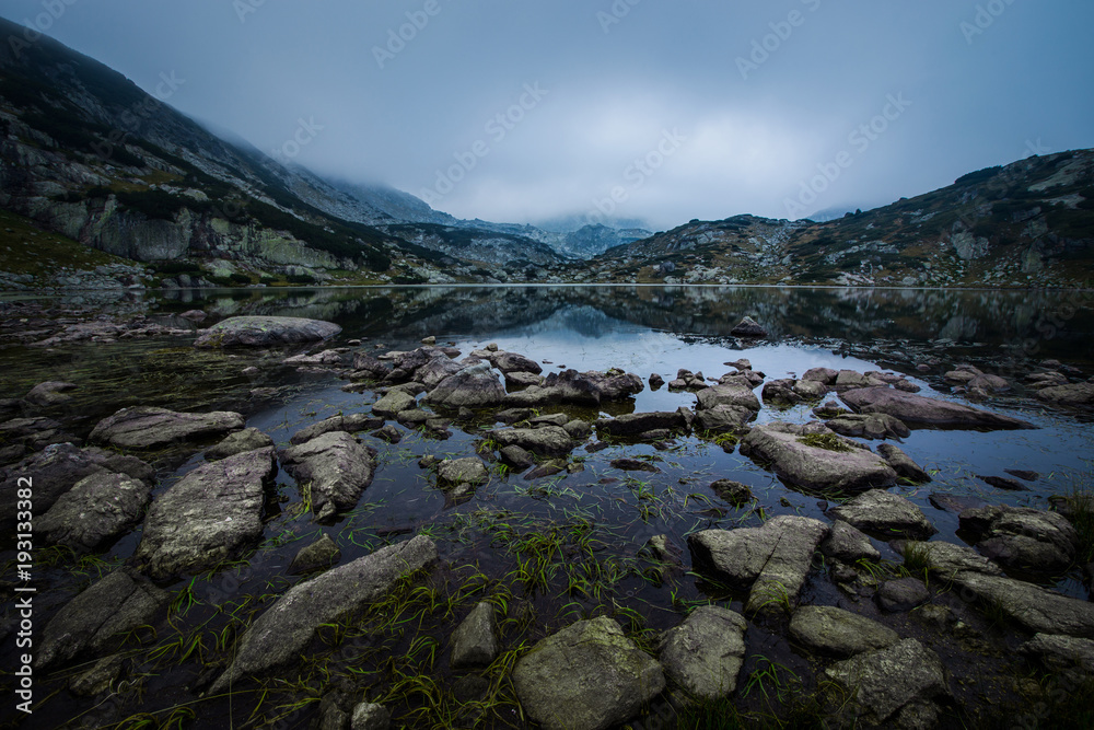 amazing lake mountain 